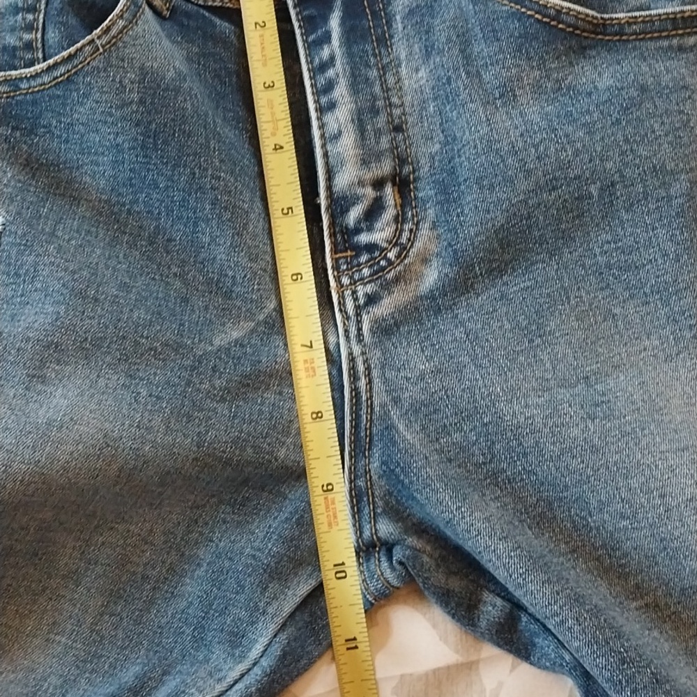 Super Cute Floral Flare Jeans. Size 4 - Picture 11 of 13